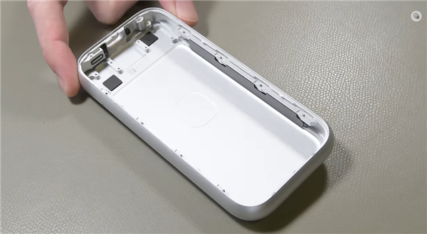 维修噩梦！iFixit拆解苹果Vision Pro：可维修评分仅4分