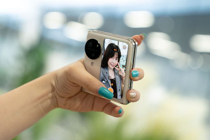 搭载独特超窄边框竖向外屏，OPPO Find N3 Flip带来折叠屏全新体验