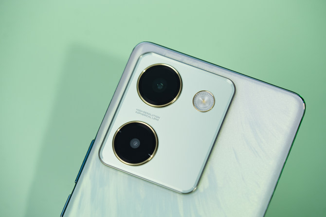 vivo Y100上手：轻薄高颜值，流畅且耐用