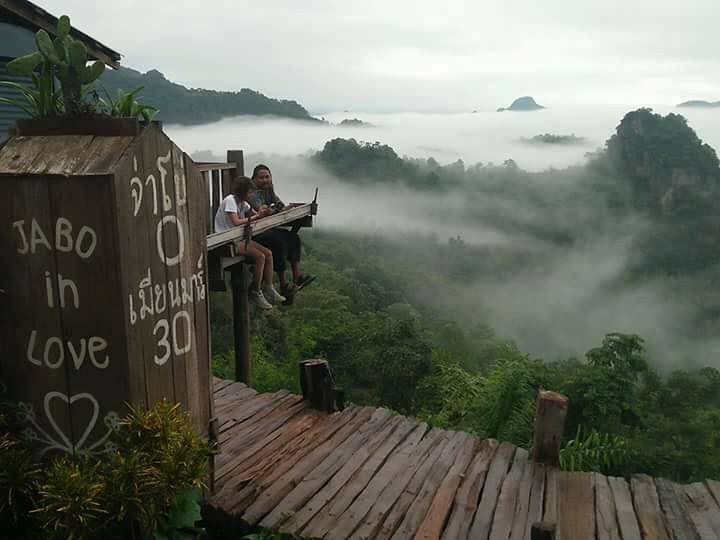 Bon ja bo Hill noodle : 泰国拜县270度悬空景观餐厅