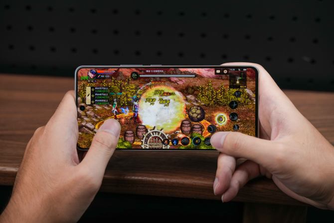 iQOO Neo9S Pro+ 评测：不止换芯，同价位独有的超声波指纹！