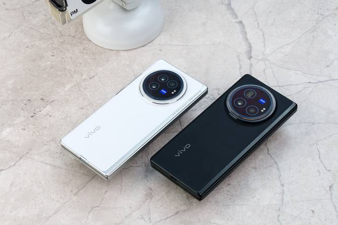 vivo X Fold3实测：耐摔耐磨大电池+长焦人像，关键还轻薄