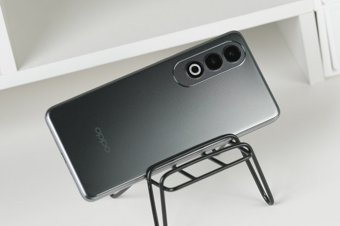 OPPO K12上手：普及百瓦快充，耐用耐摔且轻薄