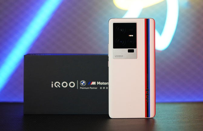 iQOO 11体验：手游用户狂喜！骁龙8 Gen 2+2K屏+120W充电