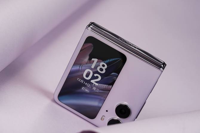 不一样的折叠屏，OPPO Find N2 Flip竖折叠屏手机给你带来内外双屏新交互体验