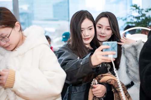 科技与艺术的融合 华为Pocket 2时尚小折叠开售