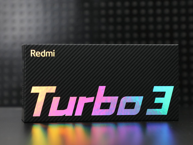 更轻更薄更强！卷到没边的中端机的终极形态！Redmi Turbo 3手机评测