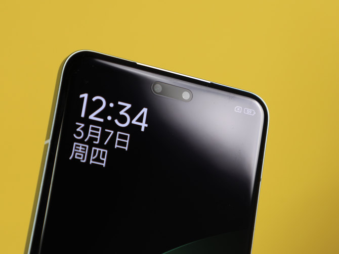 徕卡大师人像加持，旗舰级性能表现 小米Civi 4 Pro高颜值手机评测