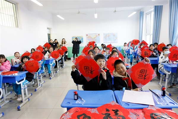 京东公益“星光传递”计划圆满完成 向百余所小学捐赠图书近7万本
