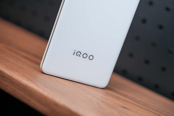 iQOO Neo9S Pro+ 评测：不止换芯，同价位独有的超声波指纹！