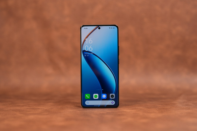 真我12 Pro+测评：普及潜望，颠覆中端体验