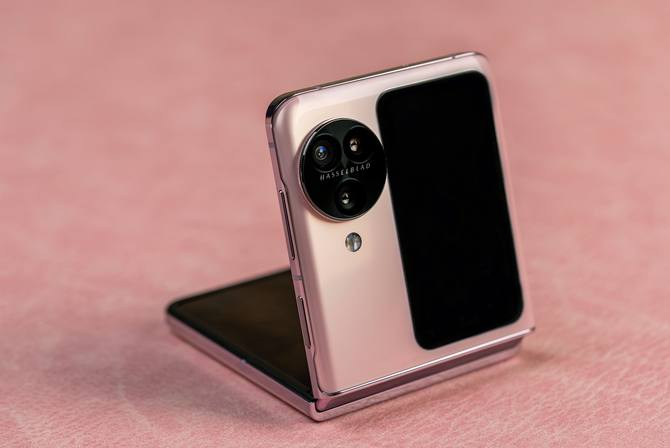 OPPO Find N3 Flip上手体验：全面进化升级的折叠小钢炮