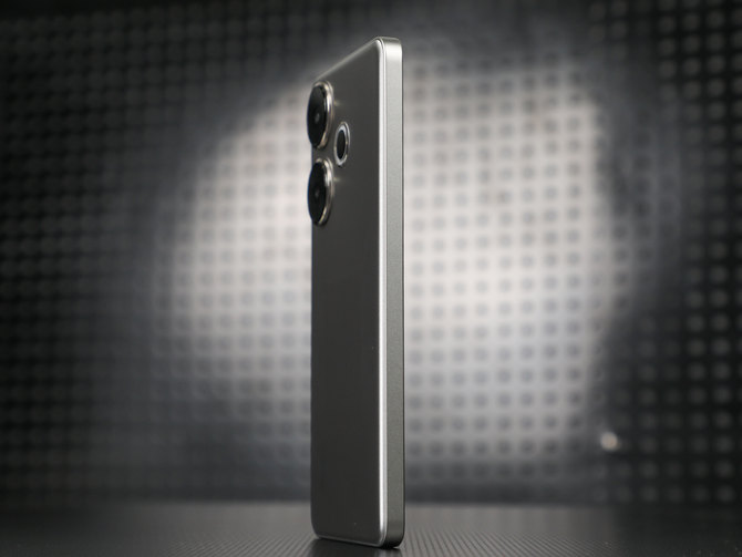 更轻更薄更强！卷到没边的中端机的终极形态！Redmi Turbo 3手机评测