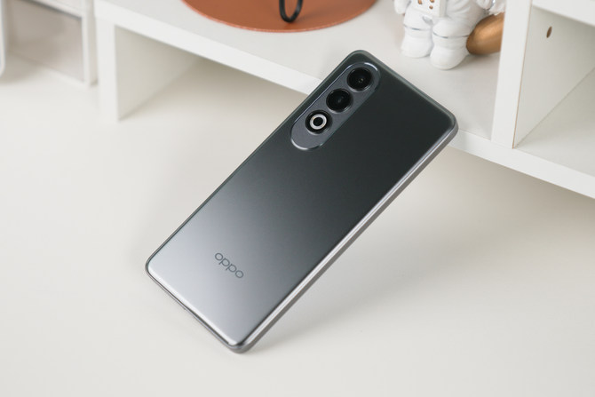 OPPO K12上手：普及百瓦快充，耐用耐摔且轻薄