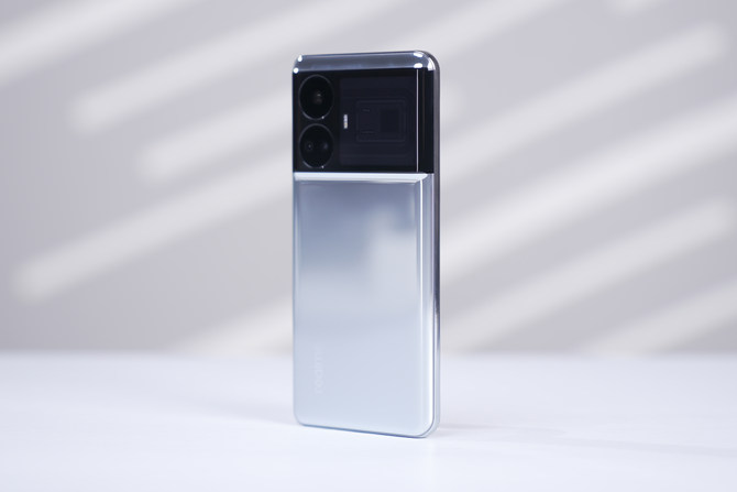 真我GT5测评： 骁龙8Gen2+240W充电，诠释真正的性能无双