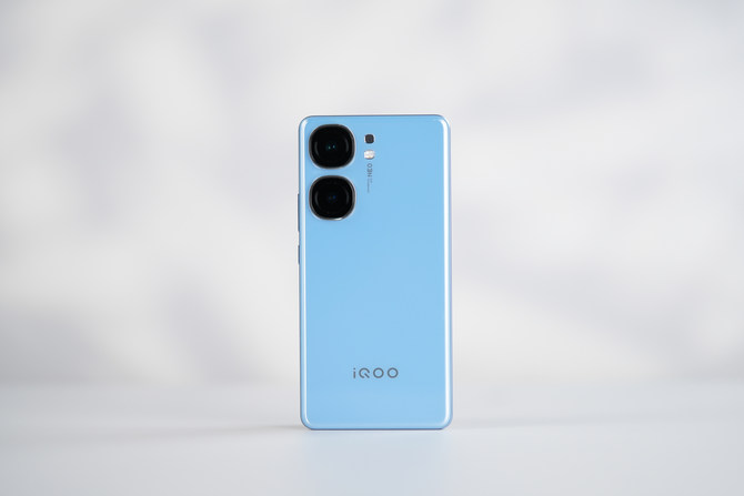 iQOO Neo9测评：8 Gen 2+自研Q1，标准版一样能打
