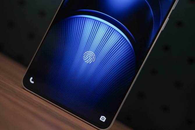 iQOO Neo9S Pro+ 评测：不止换芯，同价位独有的超声波指纹！