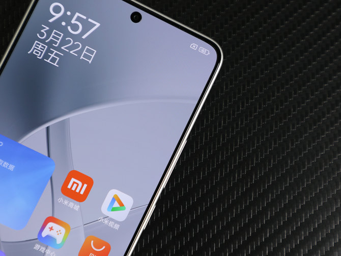 更轻更薄更强！卷到没边的中端机的终极形态！Redmi Turbo 3手机评测