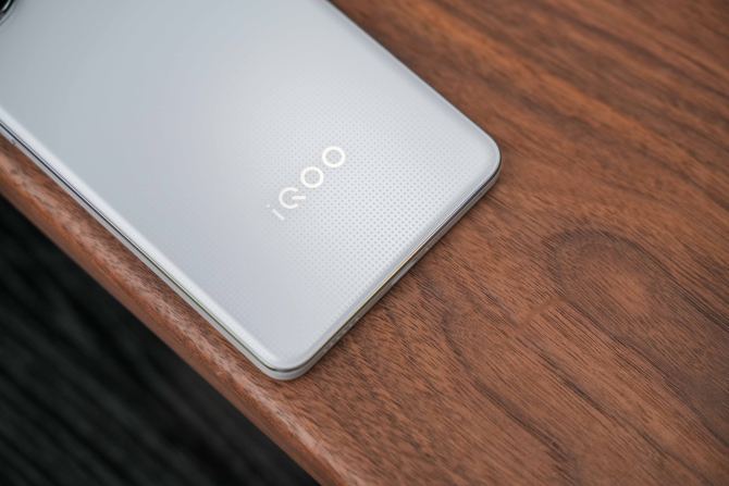 iQOO Neo9S Pro+ 评测：不止换芯，同价位独有的超声波指纹！