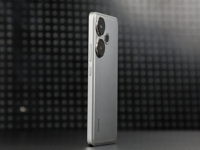 更轻更薄更强！卷到没边的中端机的终极形态！Redmi Turbo 3手机评测