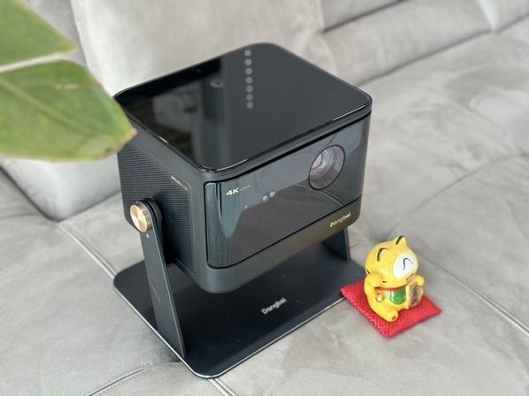 海信Vidda C2 Pro值得买吗 更低的价格可以买到质价比更高的当贝X5 Pro