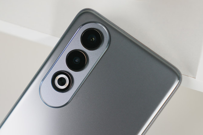 OPPO K12上手：普及百瓦快充，耐用耐摔且轻薄