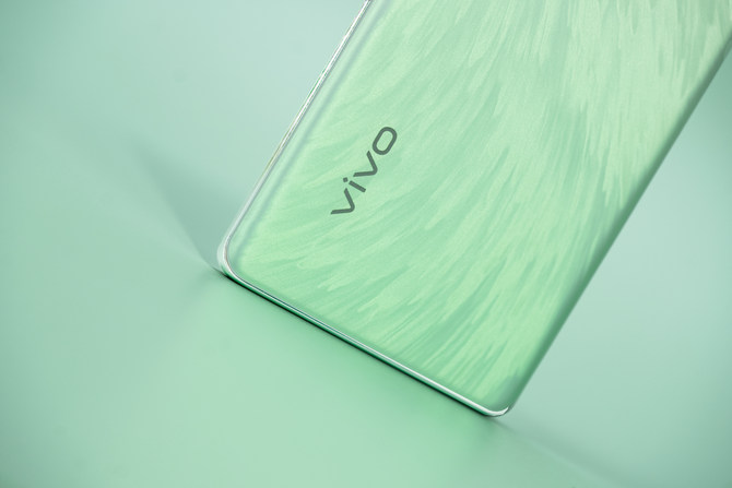 vivo Y100上手：轻薄高颜值，流畅且耐用