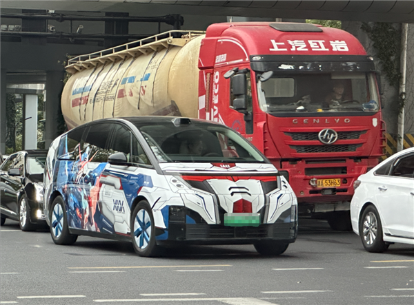 因为MEGA：李想亲自砍掉了理想今年所有的电车