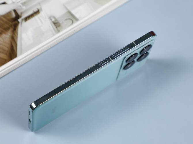 这一次友商真的没机会了！Redmi K70系列手机评测