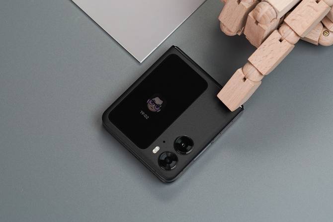 不一样的折叠屏，OPPO Find N2 Flip竖折叠屏手机给你带来内外双屏新交互体验