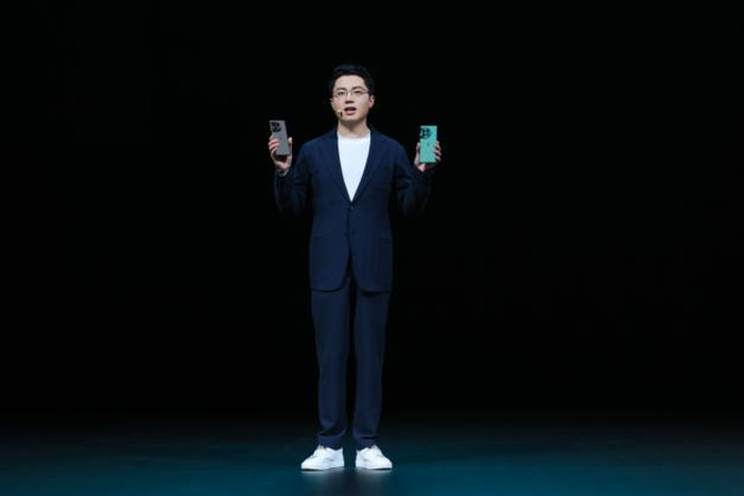 一加 Ace2 Pro明日真香开售！24GB + 1TB居然不用40000元？