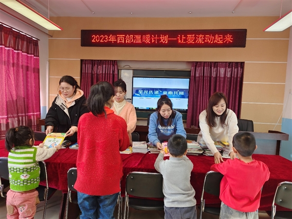 京东公益“星光传递”计划圆满完成 向百余所小学捐赠图书近7万本