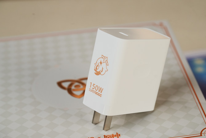 旅行者们的福利！深度定制，一加  Ace 2 Pro原神派蒙主题礼盒仅3599元