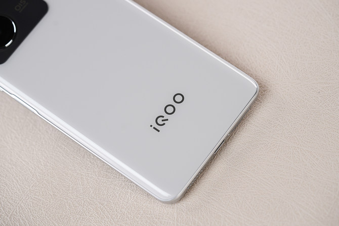 iQOO Z8测评：我带着LCD屏又杀回来了